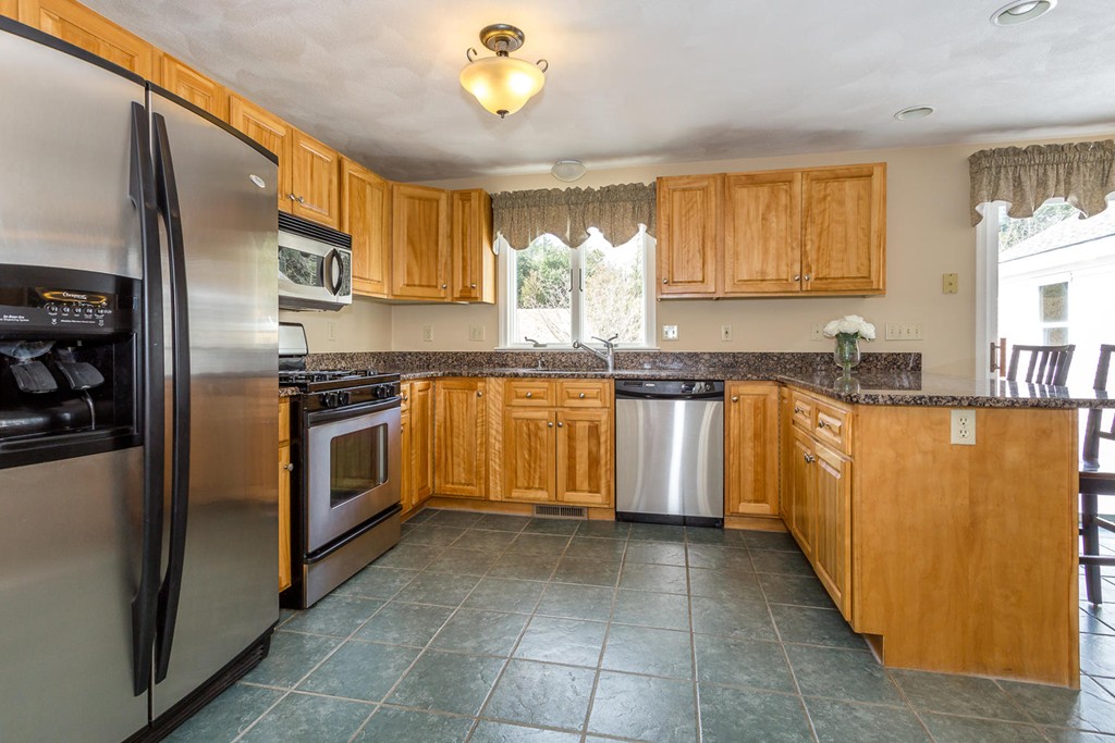 49 Sparrow Road Stoughton, MA 02072 - Photo 10 of 29 Gallery Image 10