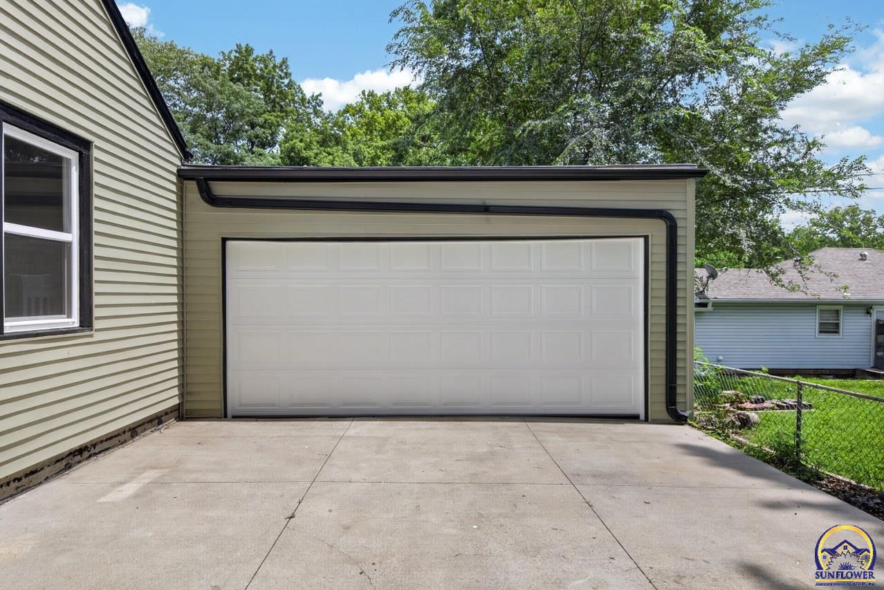 614 Southwest Webster Avenue Topeka, KS 66606 - Photo 32 of 33