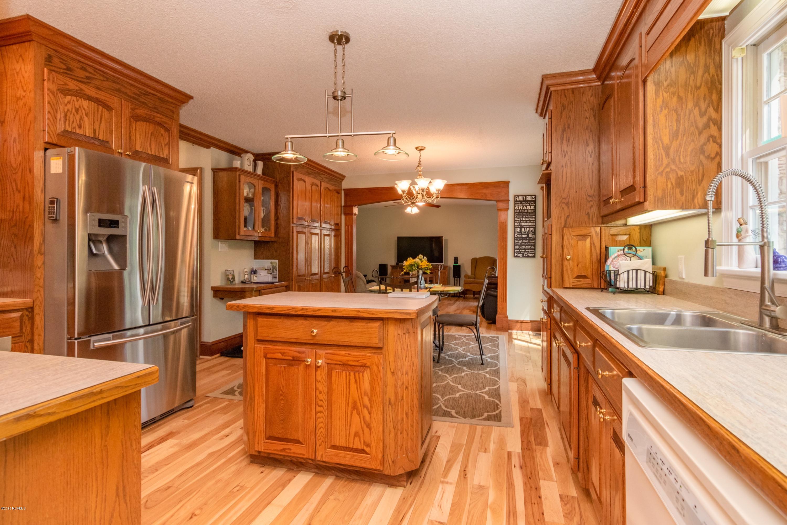 109 Raccoon Run Washington, NC 27889 - Photo 25 of 41 025 kichen view 1