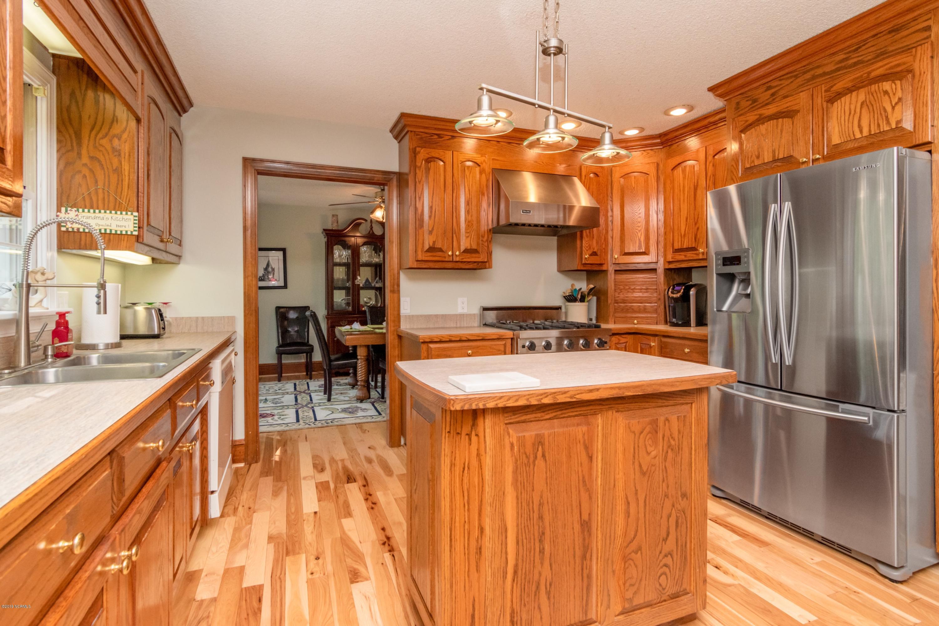 109 Raccoon Run Washington, NC 27889 - Photo 27 of 41 027 kitchen view 3
