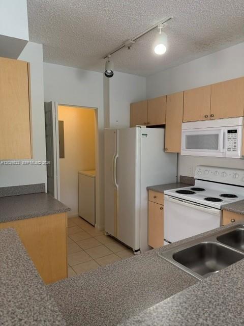 7980 North Nob Hill Road, Unit 207 Tamarac, FL 33321 - Photo 11 of 18