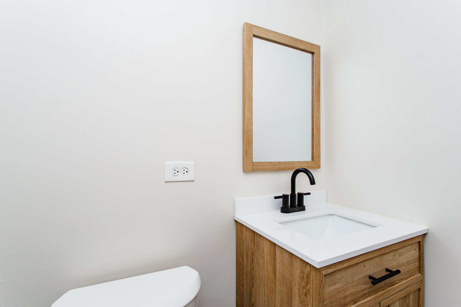 1503 Executive Lane Glenview, IL 60026 - Photo 18 of 40 a bathroom with a toilet sink and mirror