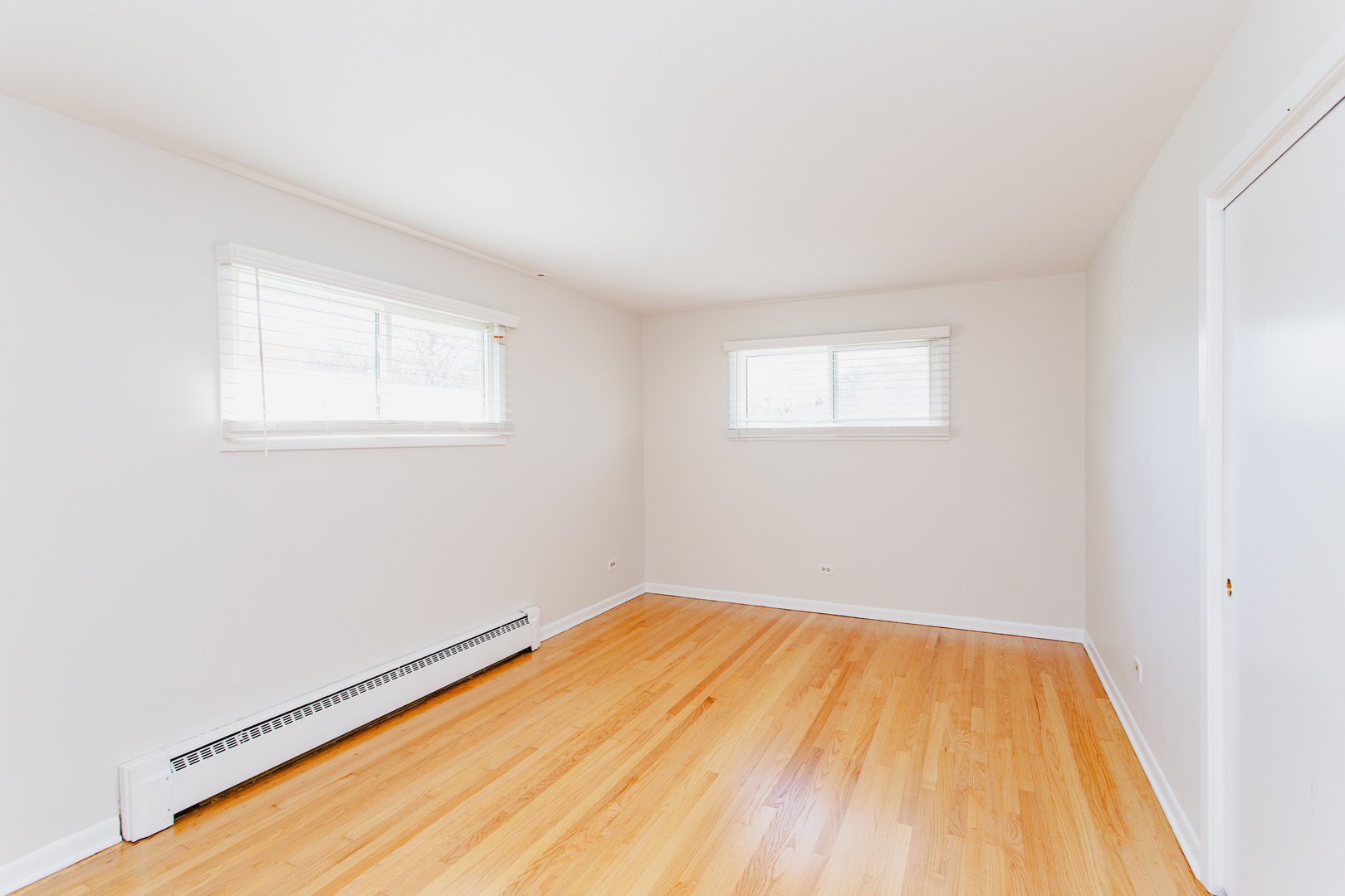 1503 Executive Lane Glenview, IL 60026 - Photo 22 of 40 an empty room with a window