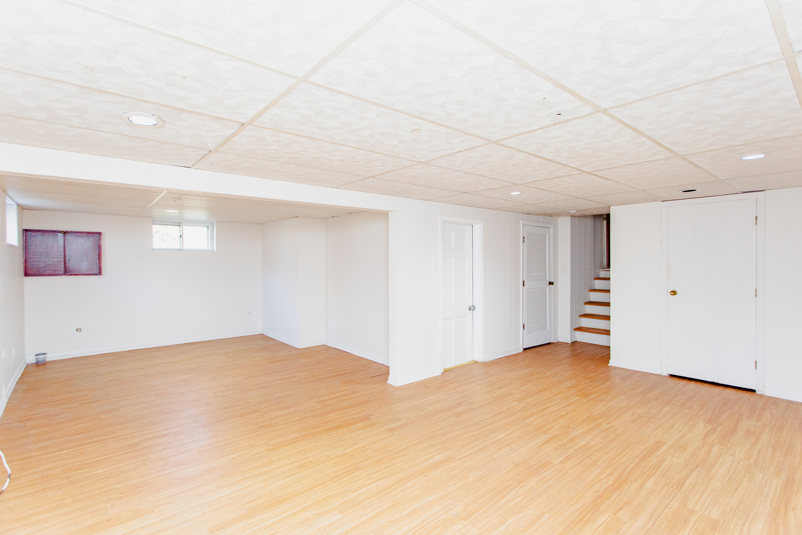 1503 Executive Lane Glenview, IL 60026 - Photo 28 of 40 a view of empty room with wooden floor