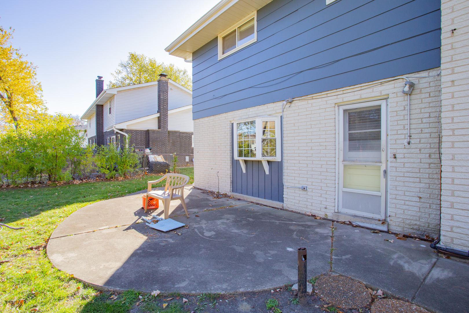 1503 Executive Lane Glenview, IL 60026 - Photo 4 of 40 a view of a backyard with table and chairs and a fire pit