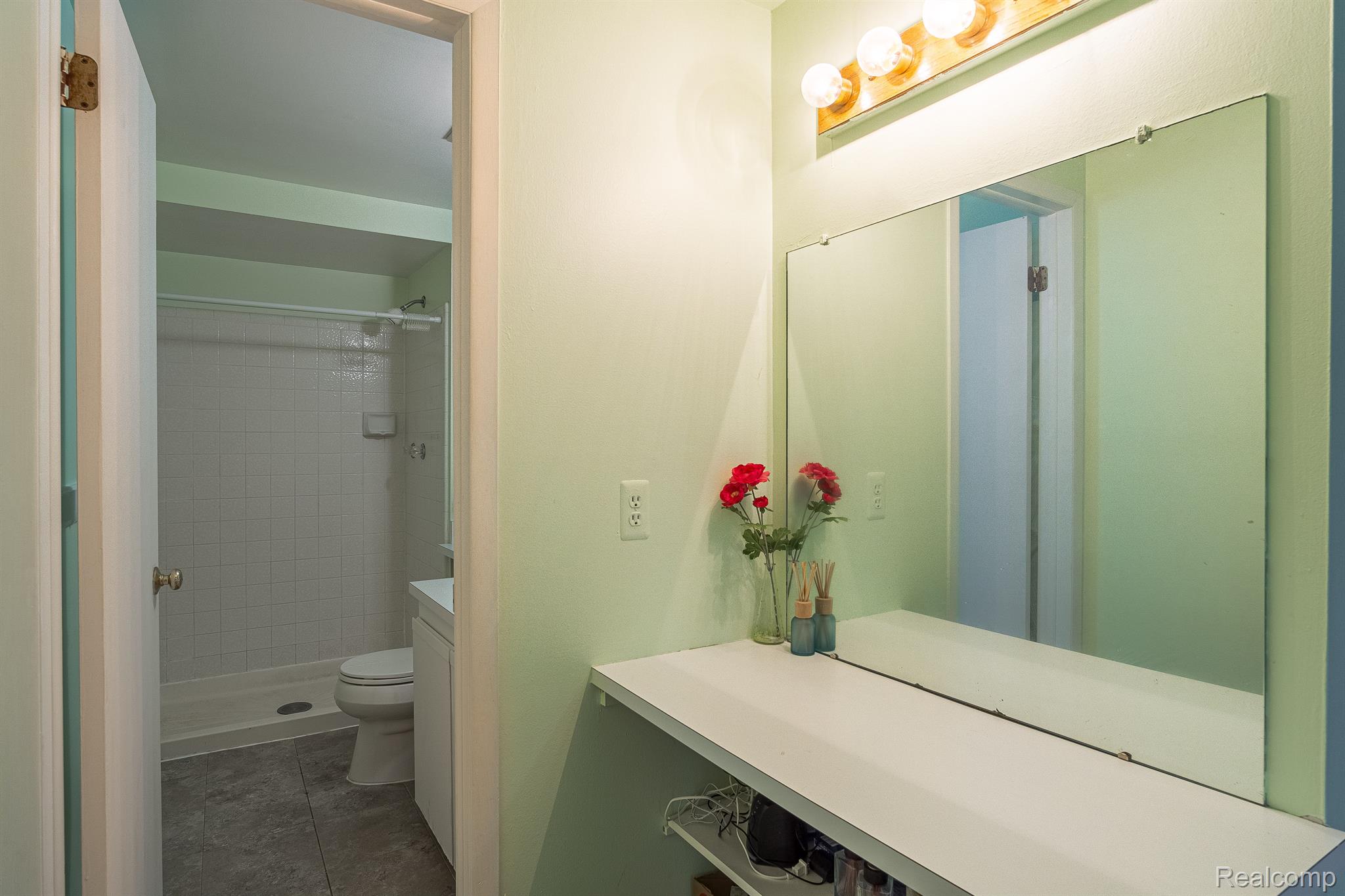 45622 Hanford Road Canton, MI 48187 - Photo 13 of 21 Gallery Image 13