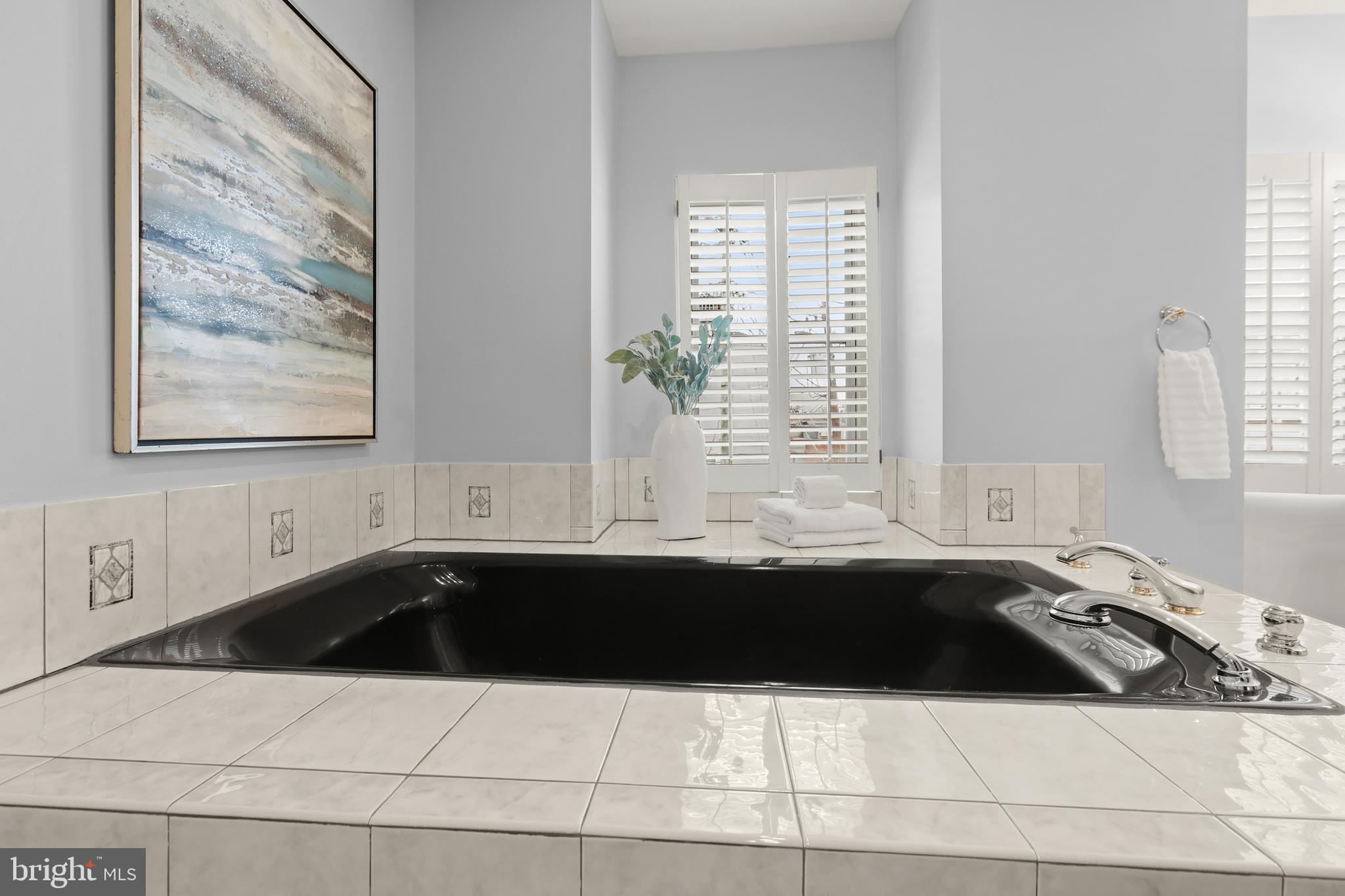 2828 O Donnell Street Baltimore, MD 21224 - Photo 22 of 38 Spacious jetted tub