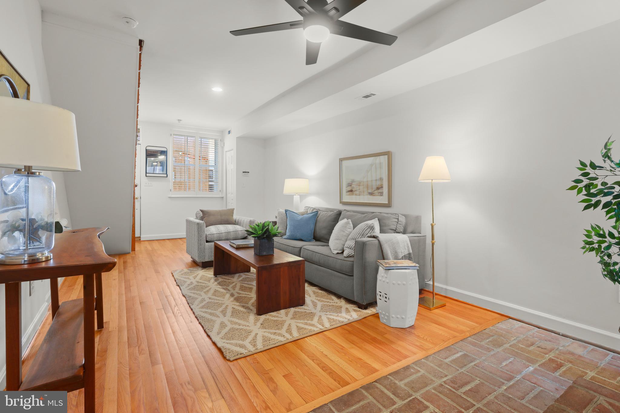2828 O Donnell Street Baltimore, MD 21224 - Photo 7 of 38 Living Room