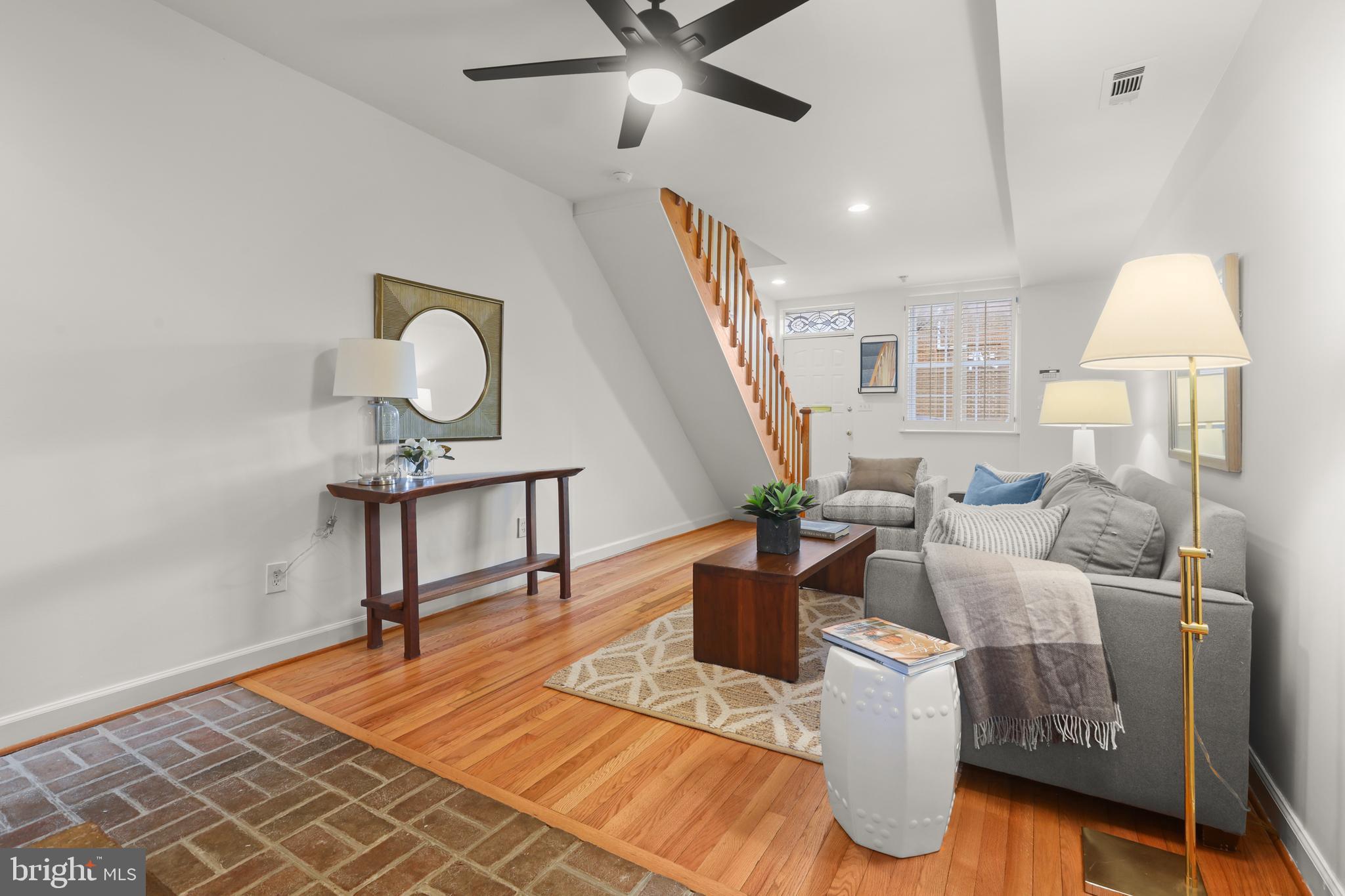 2828 O Donnell Street Baltimore, MD 21224 - Photo 8 of 38 Living Room