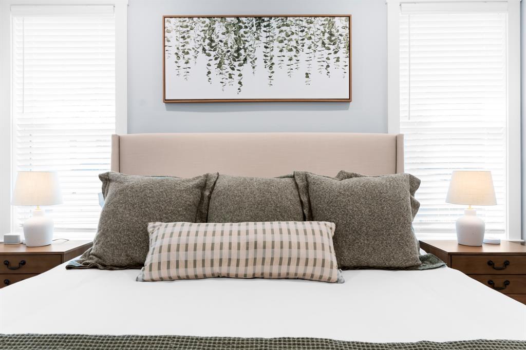 421 Proctor Avenue Waco, TX 76708 - Photo 19 of 28 a living room with a couch