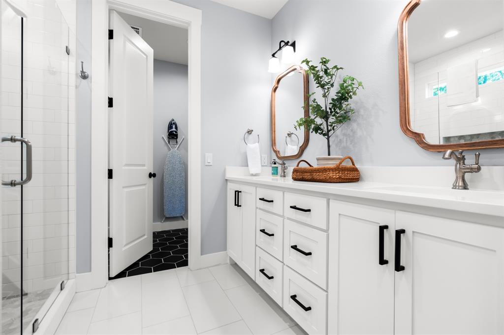 421 Proctor Avenue Waco, TX 76708 - Photo 20 of 28 a bathroom with cabinets and mirror