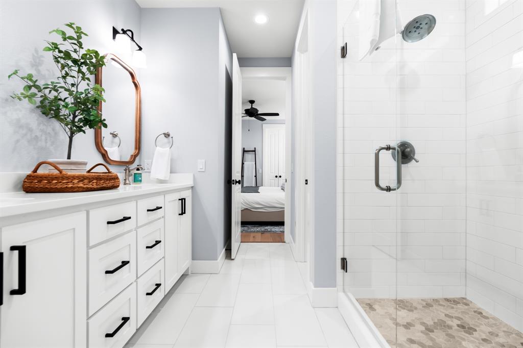 421 Proctor Avenue Waco, TX 76708 - Photo 21 of 28 a bathroom with a shower