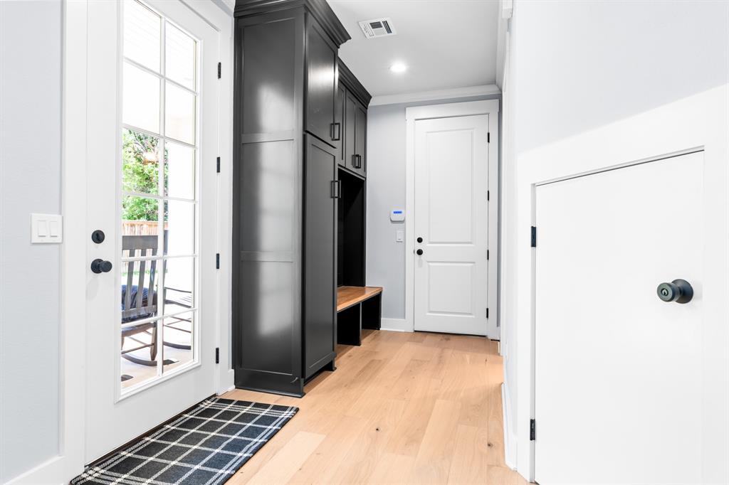 421 Proctor Avenue Waco, TX 76708 - Photo 8 of 28 a bathroom with a tub shower and sink