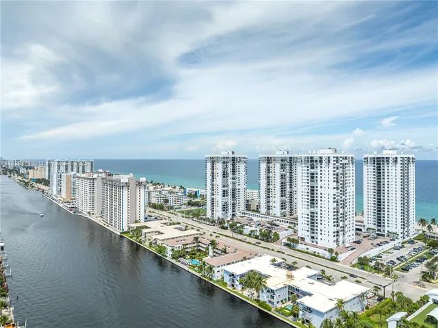 a black and white photo of a living room