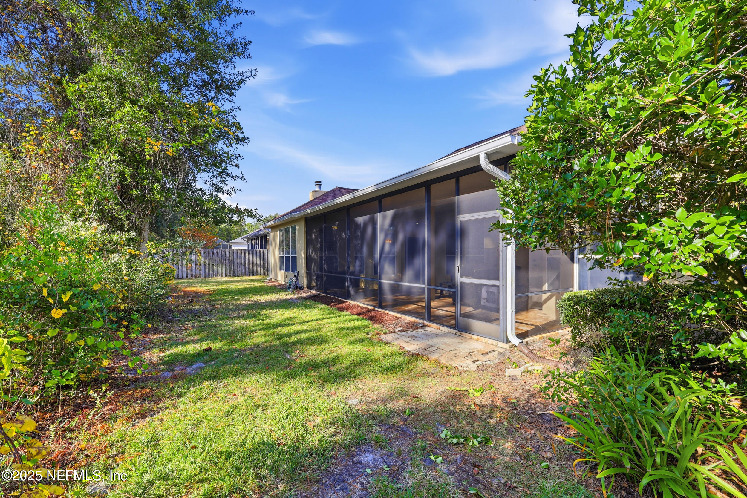 1605 Merroway Lane Ponte Vedra, FL 32081 - Photo 37 of 41 a backyard of a house with table and chairs and a large tree
