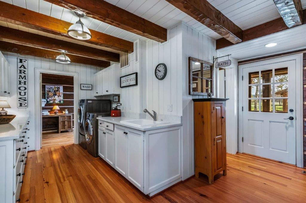 10572 Fleming Road Powell Butte, OR 97753 - Photo 19 of 54 Butlers pantry/mud room
