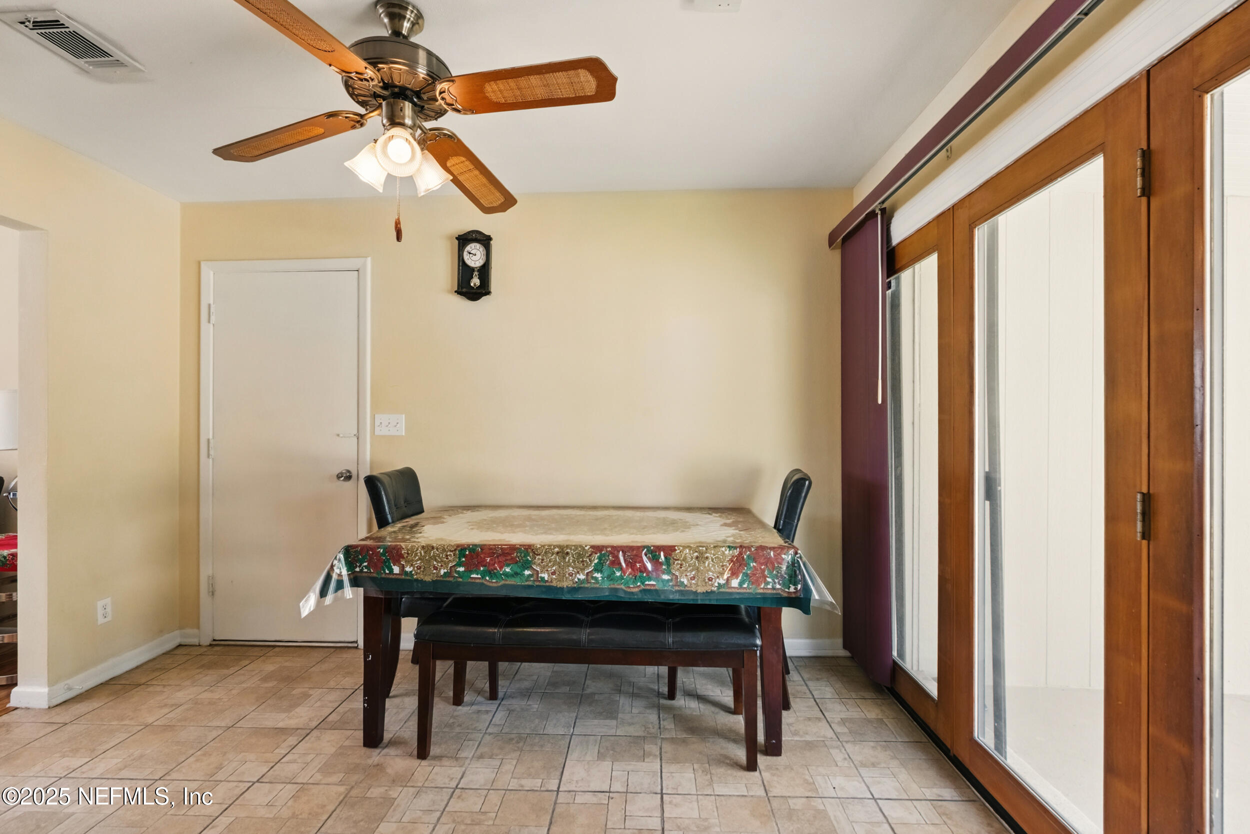 2826 Sam Road Jacksonville, FL 32216 - Photo 14 of 34 a room with table and window