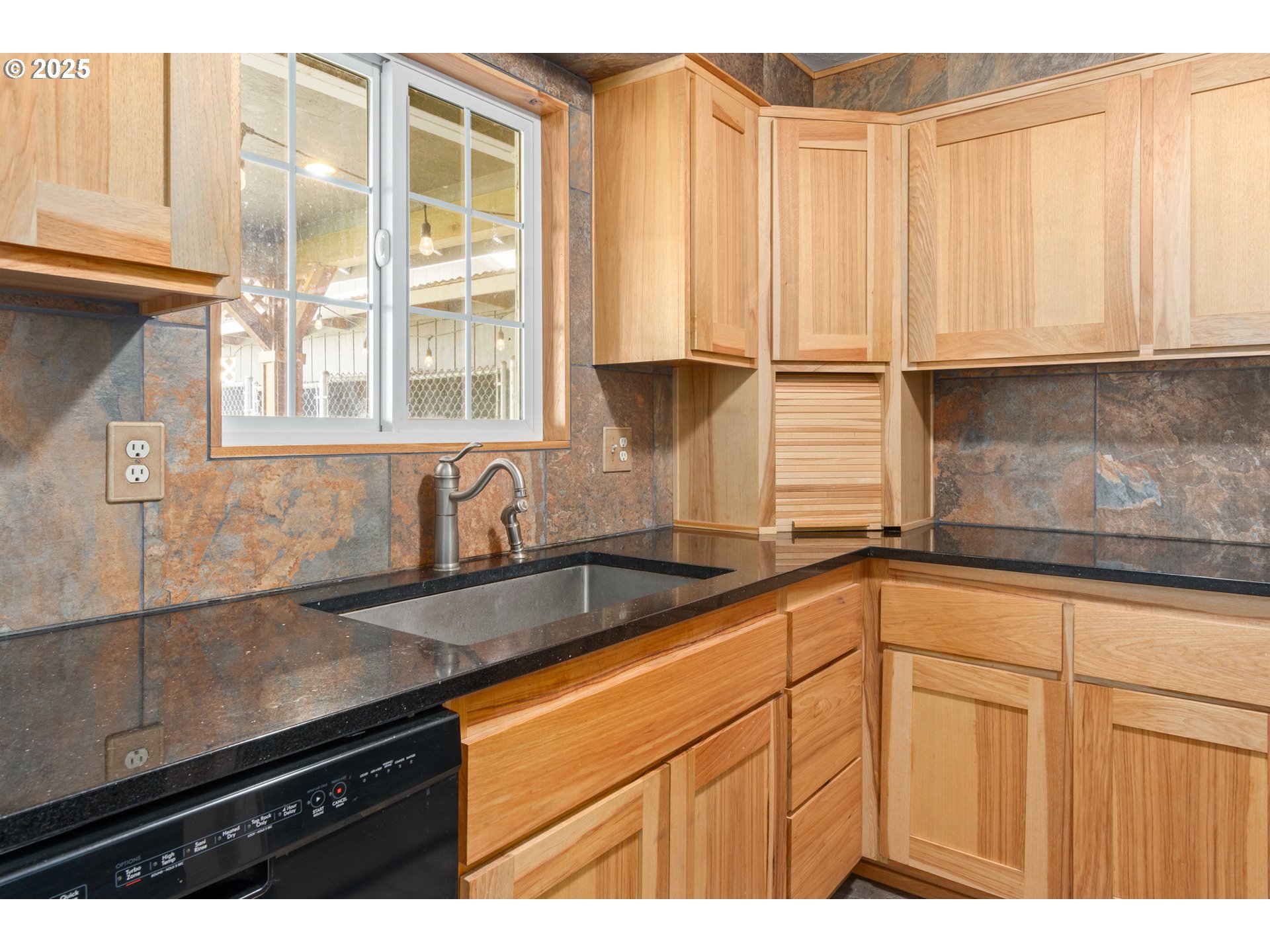 1310 West Quinalt Street Springfield, OR 97477 - Photo 12 of 48