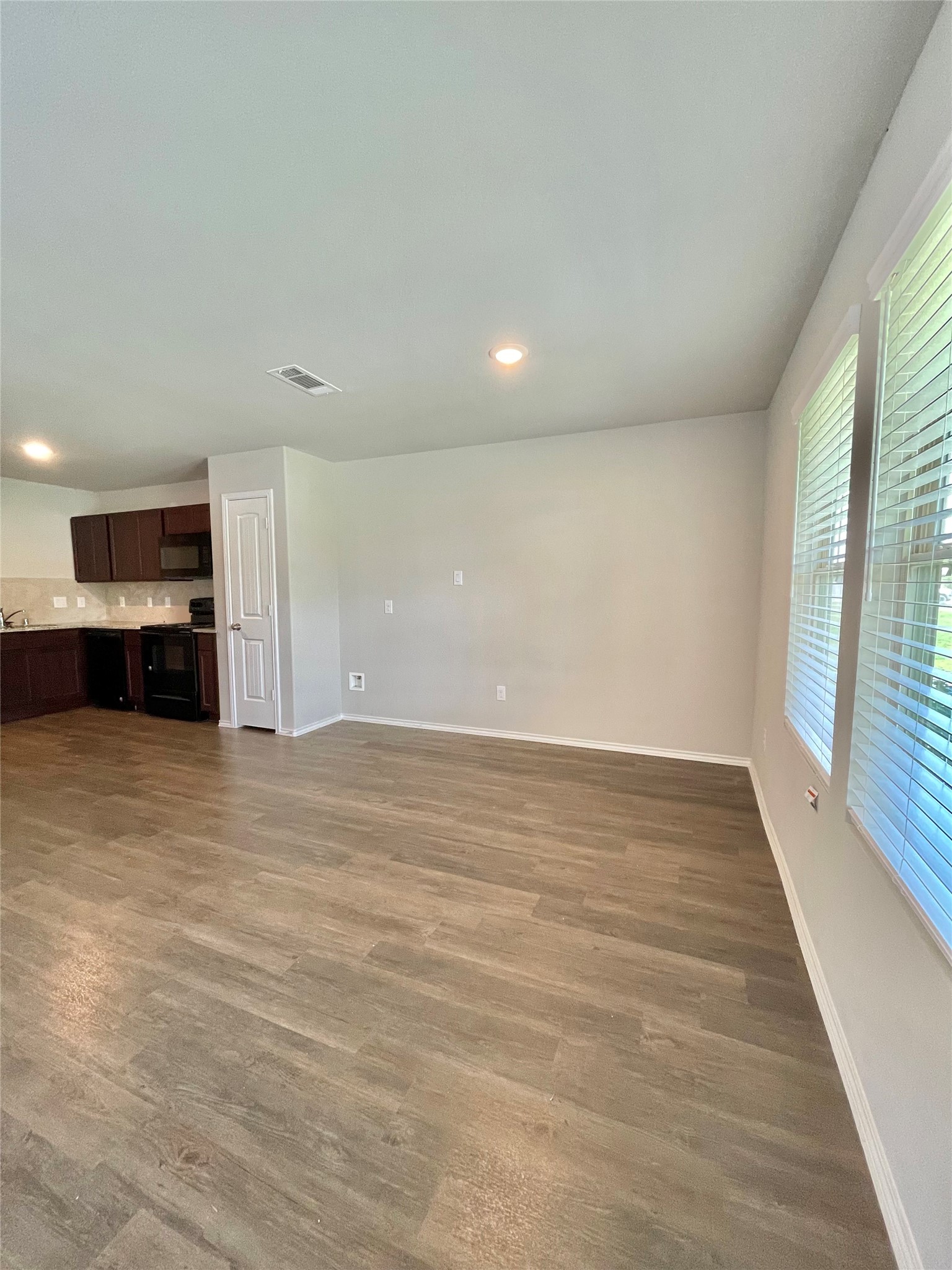 126 East Ash Street Angleton, TX 77515 - Photo 4 of 17