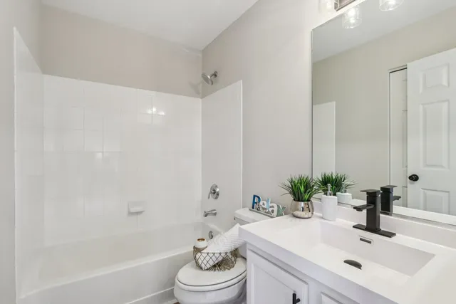 $478,900 | 2060 Lyndhurst Lane, Aurora, IL 60503