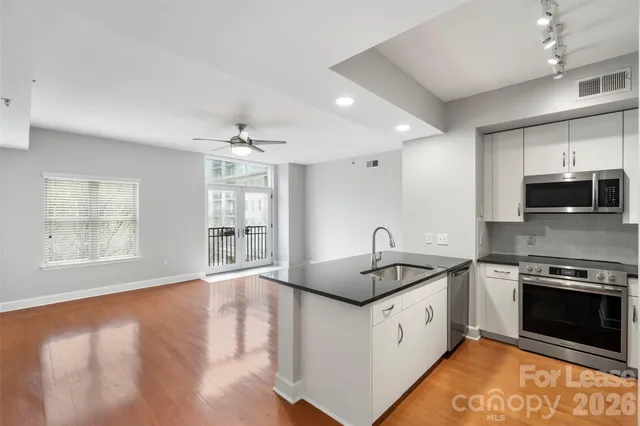$2,200 | 1320 Fillmore Avenue, Unit 400, Charlotte, NC 28203