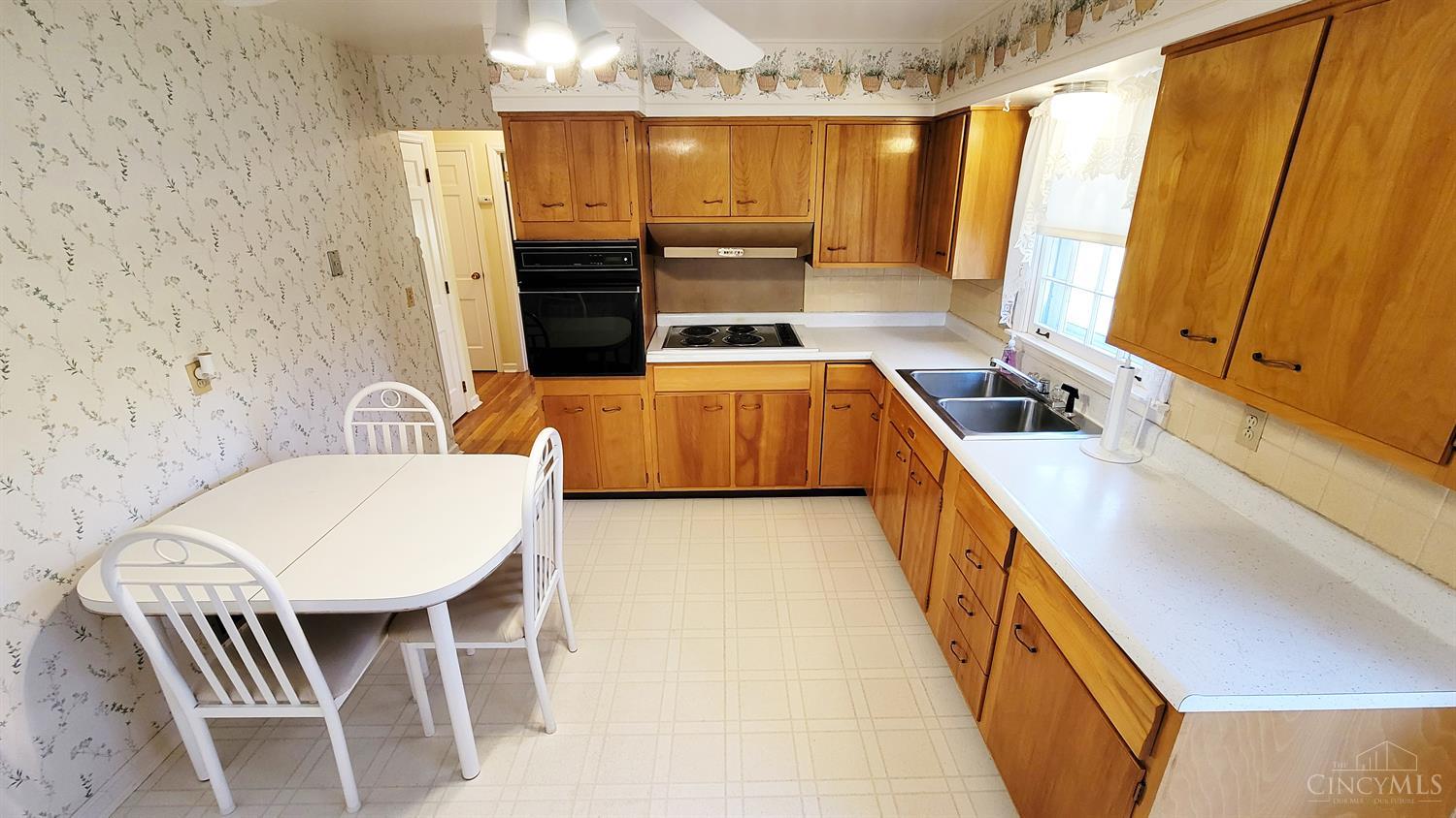 5976 Daleview Road Cincinnati, OH 45247 - Photo 12 of 22