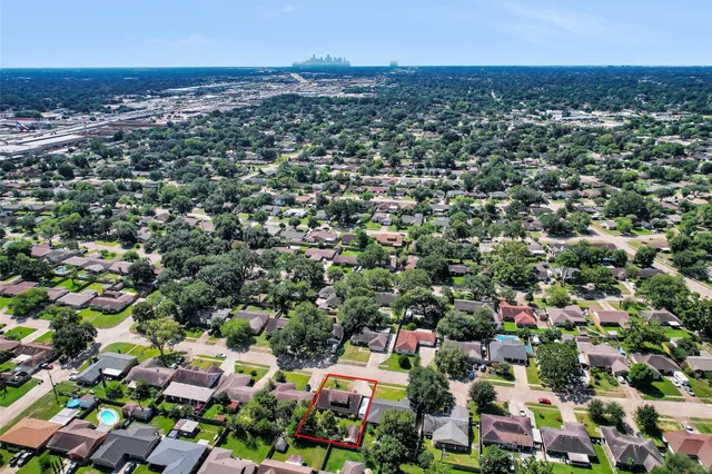 $359,900 | 1102 Mosher Lane, Houston, TX 77088