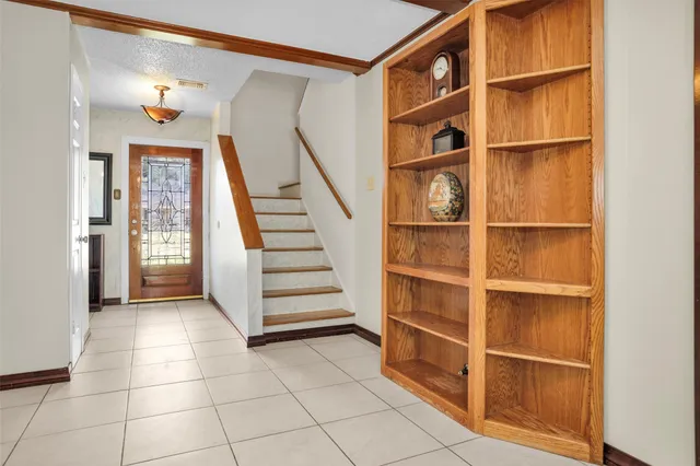 a view of an entryway with workspace