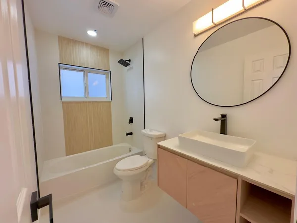 $3,900 | 6811 Northwest 32nd Avenue, Fort Lauderdale, FL 33309