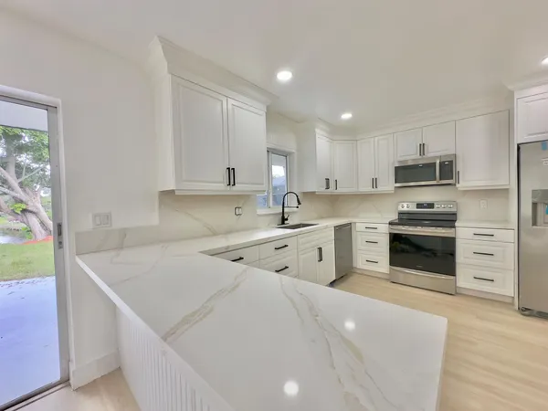 $3,900 | 6811 Northwest 32nd Avenue, Fort Lauderdale, FL 33309