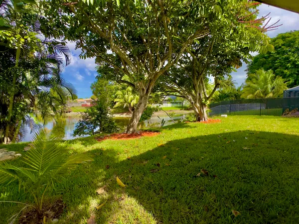 $3,900 | 6811 Northwest 32nd Avenue, Fort Lauderdale, FL 33309