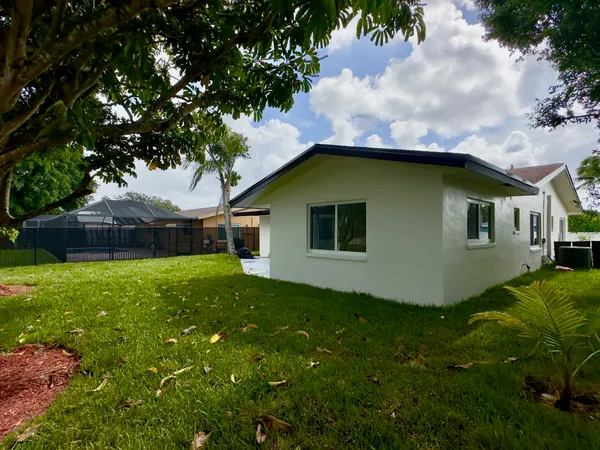 $3,900 | 6811 Northwest 32nd Avenue, Fort Lauderdale, FL 33309