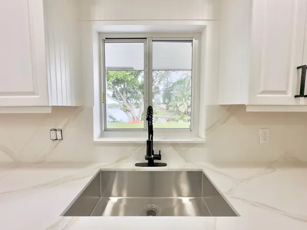 $3,900 | 6811 Northwest 32nd Avenue, Fort Lauderdale, FL 33309