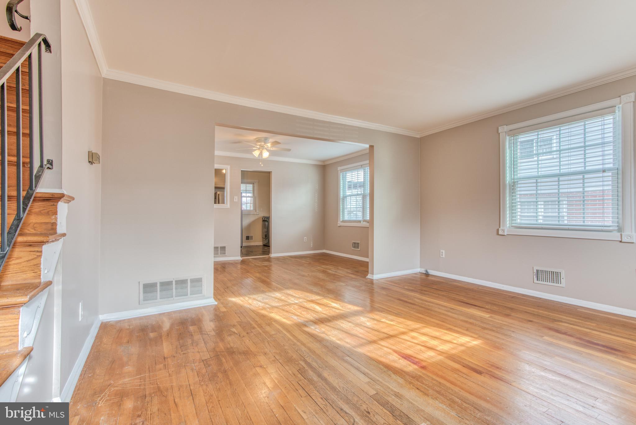 5638 Arnhem Road Baltimore, MD 21206 - Photo 2 of 31 Living Room