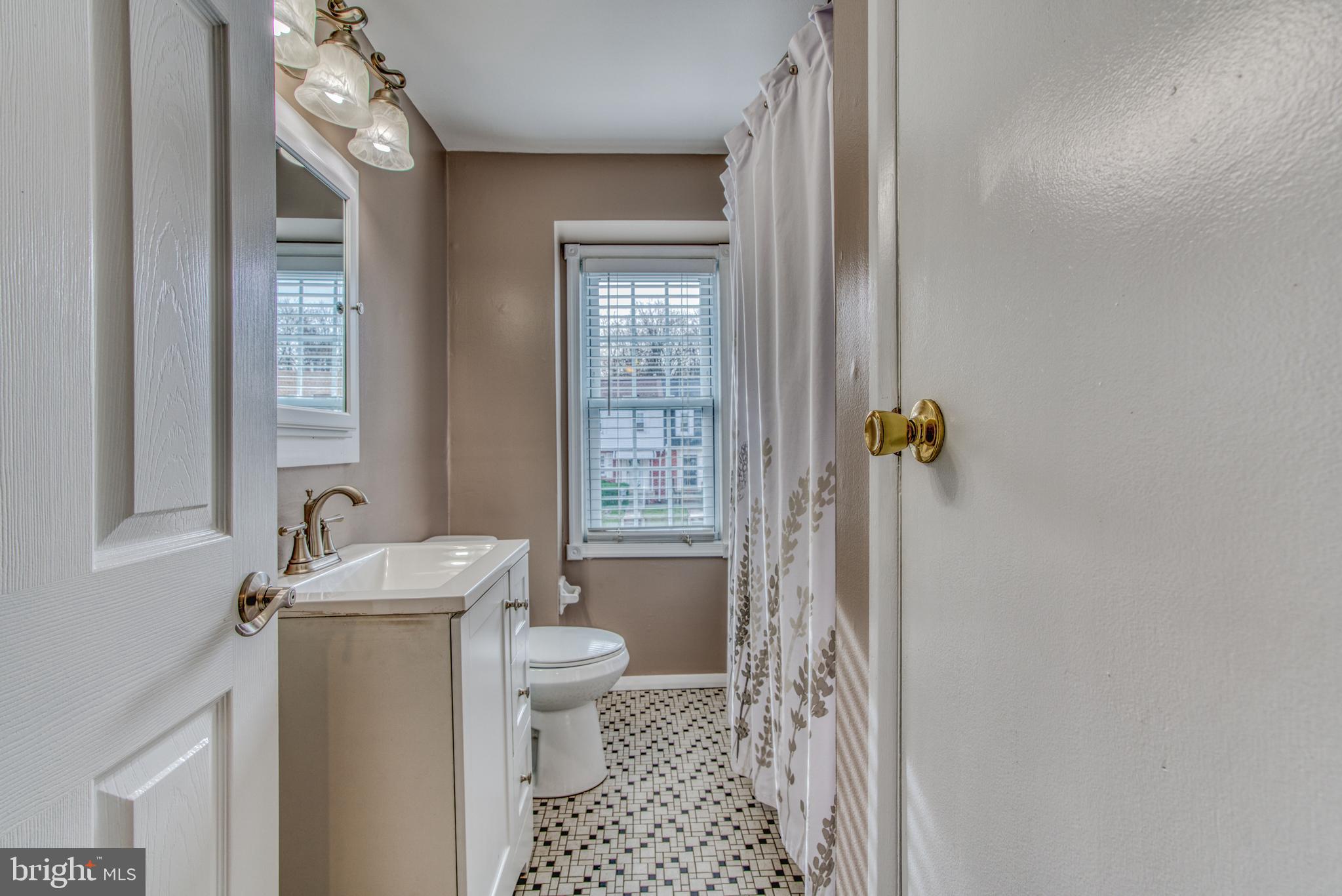 5638 Arnhem Road Baltimore, MD 21206 - Photo 17 of 31 Bathroom