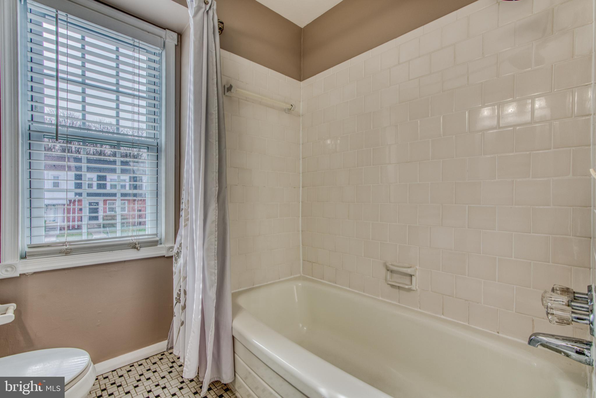 5638 Arnhem Road Baltimore, MD 21206 - Photo 18 of 31 Bathroom