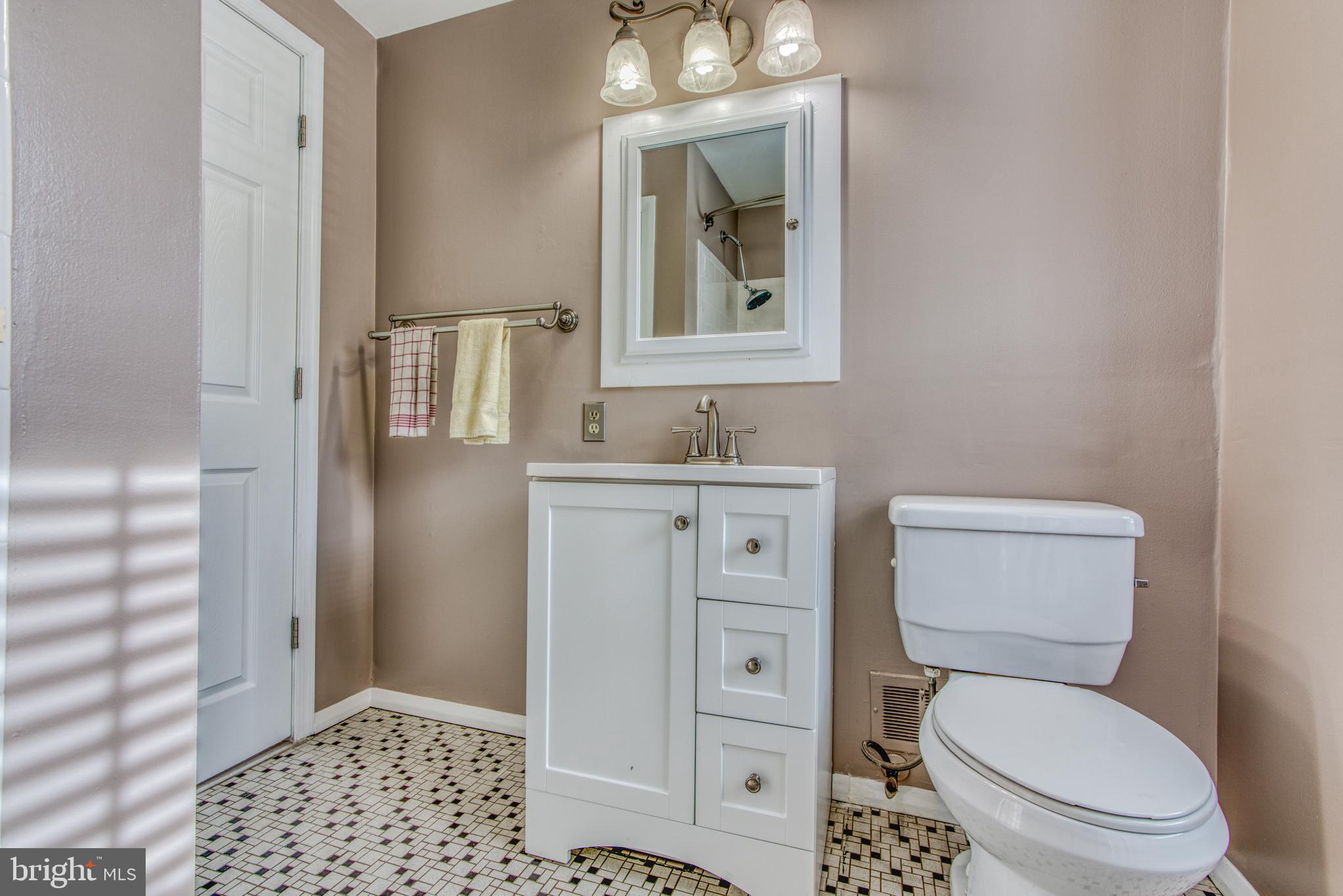 5638 Arnhem Road Baltimore, MD 21206 - Photo 19 of 31 Bathroom