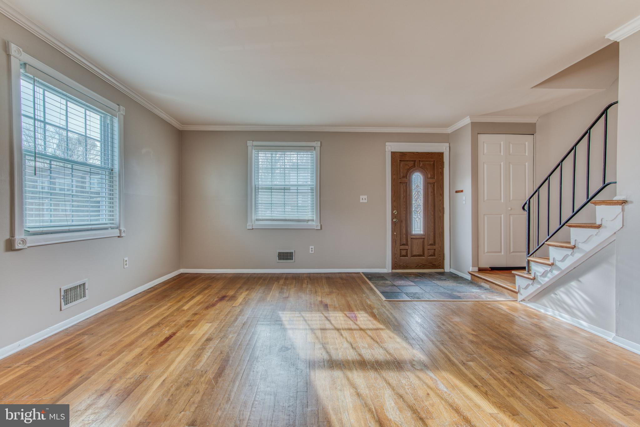 5638 Arnhem Road Baltimore, MD 21206 - Photo 4 of 31 Living Room
