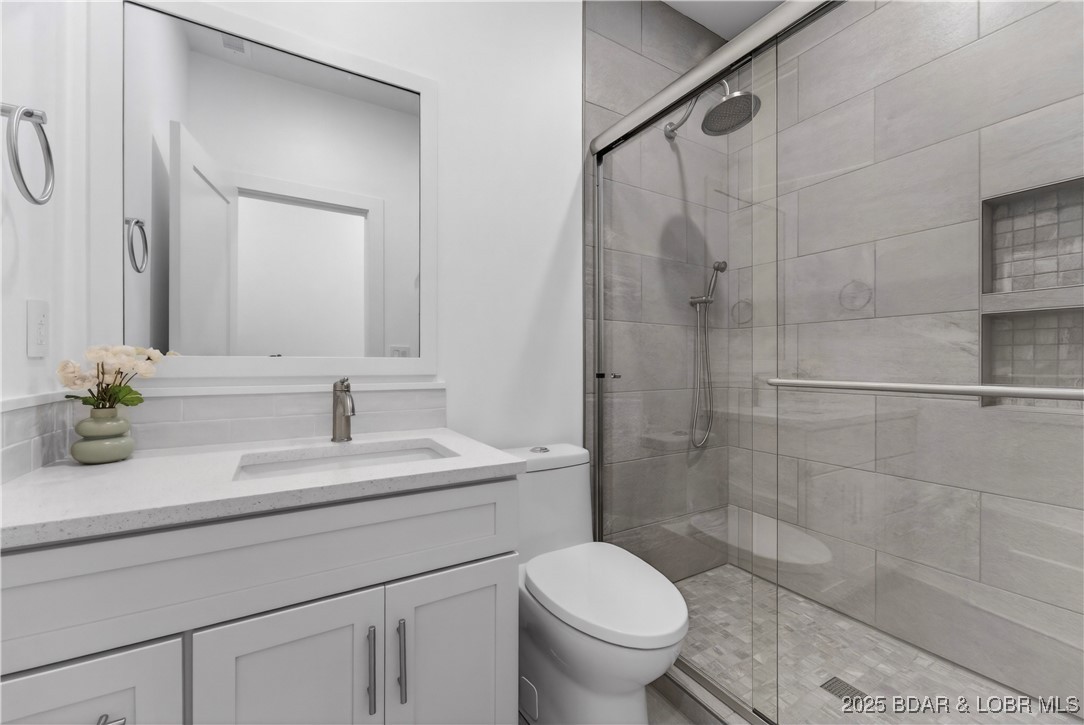 109 Allen Road Eldon, MO 65026 - Photo 35 of 58 Main level bathroom