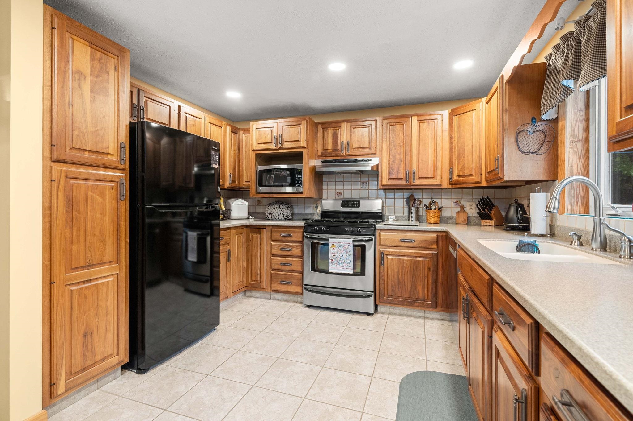 42 Thorndike Road Weare, NH 03281 - Photo 18 of 55 Gallery Image 18