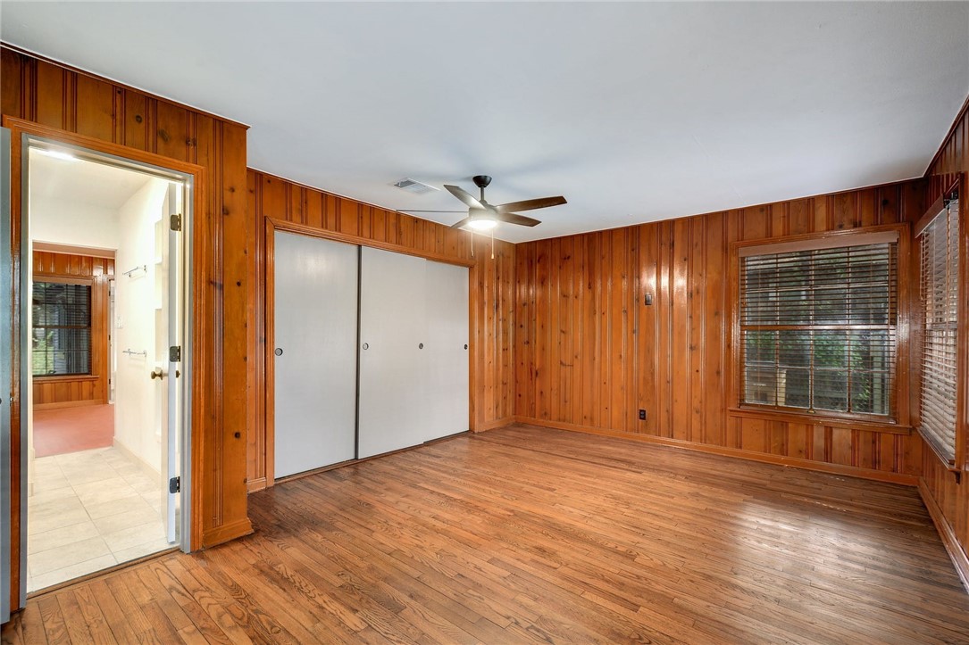 4504 Elwood Road Austin, TX 78722 - Photo 27 of 40