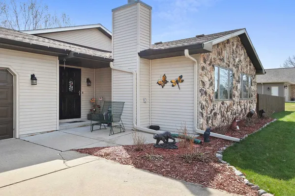$379,900 | N6426 Bahr Estates Drive, Cecil, WI 54111