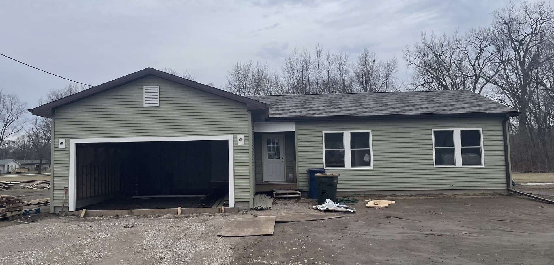 386 West 3rd Street Braidwood, IL 60408 - Photo 2 of 36 a front view of house with garage