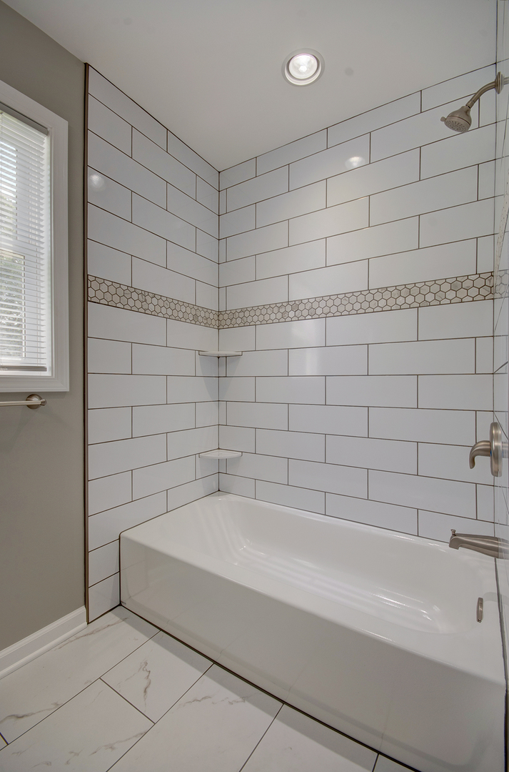386 West 3rd Street Braidwood, IL 60408 - Photo 24 of 36 a bathroom with a bathtub and shower
