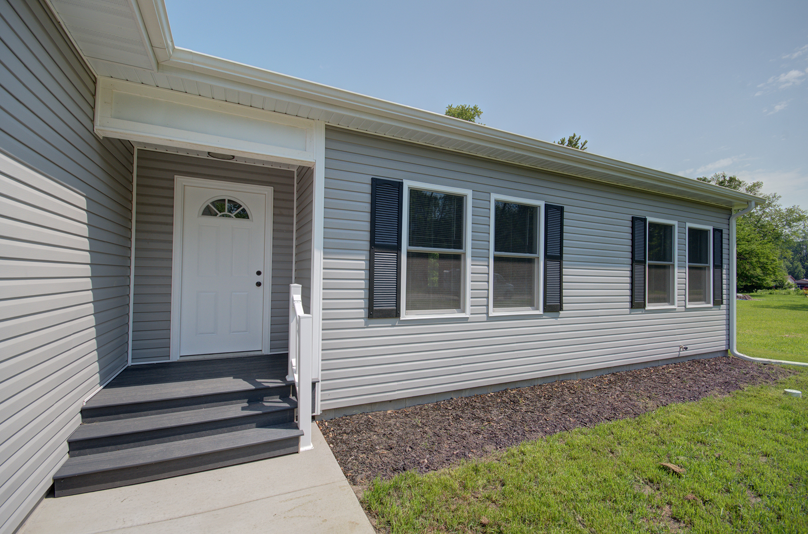386 West 3rd Street Braidwood, IL 60408 - Photo 7 of 36 a view of a house with a porch