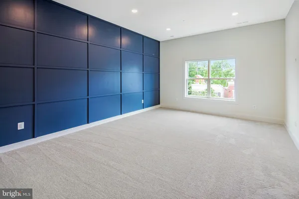 a empty walk in closet