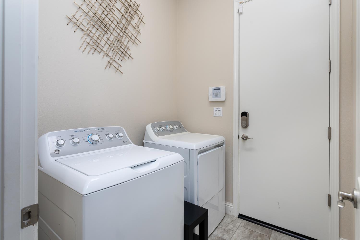 2227 North Highland Avenue Clovis, CA 93619 - Photo 31 of 48 a utility room with dryer and washer