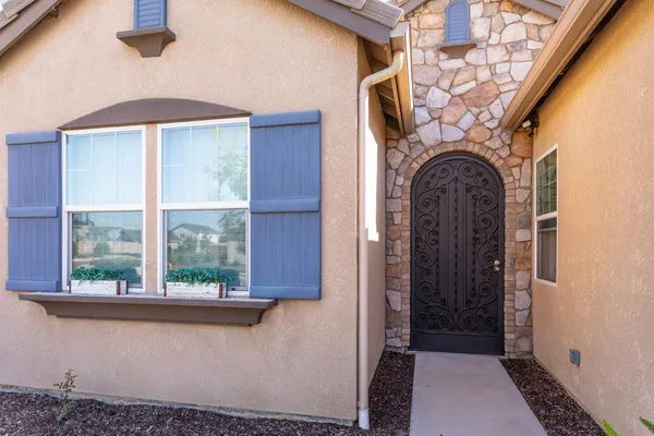 a view of entryway with a front door