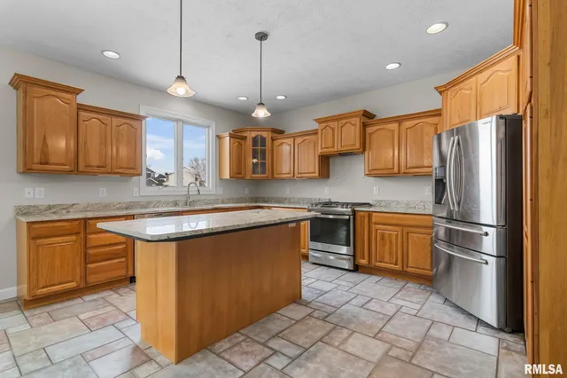 $500,000 | 6501 Winterberry Lane, Springfield, IL 62712