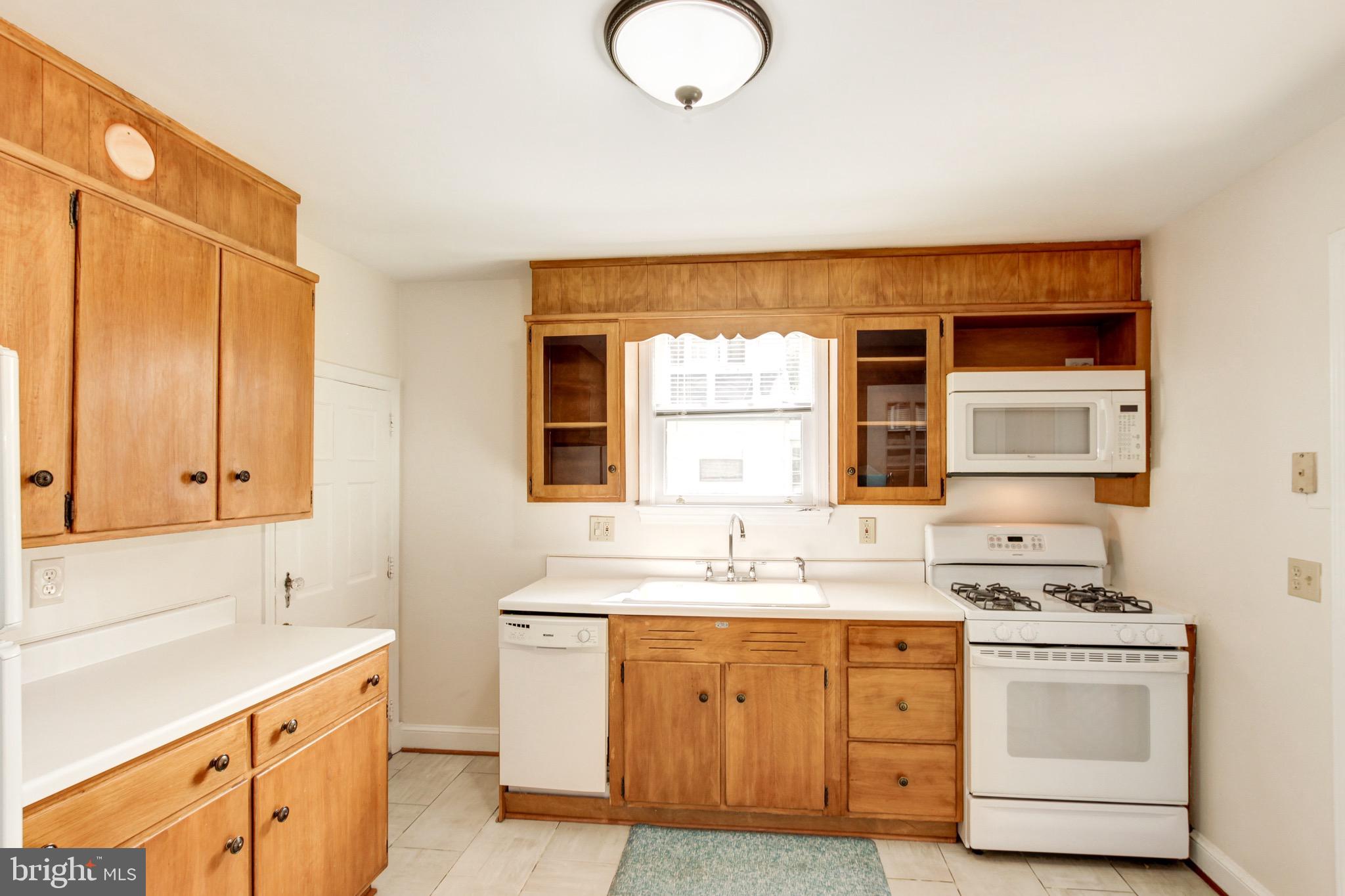 408 Baltimore Road Rockville, MD 20850 - Photo 6 of 55